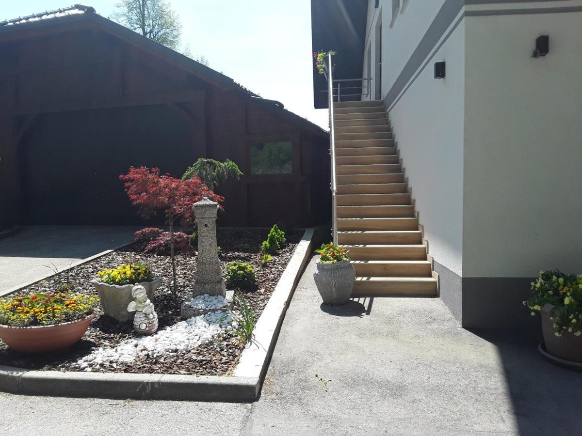 Apartmaji Tisa In Zana Rovte Exteriör bild