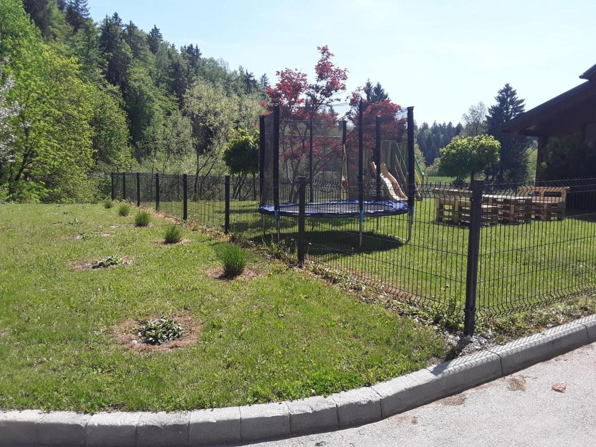 Apartmaji Tisa In Zana Rovte Exteriör bild