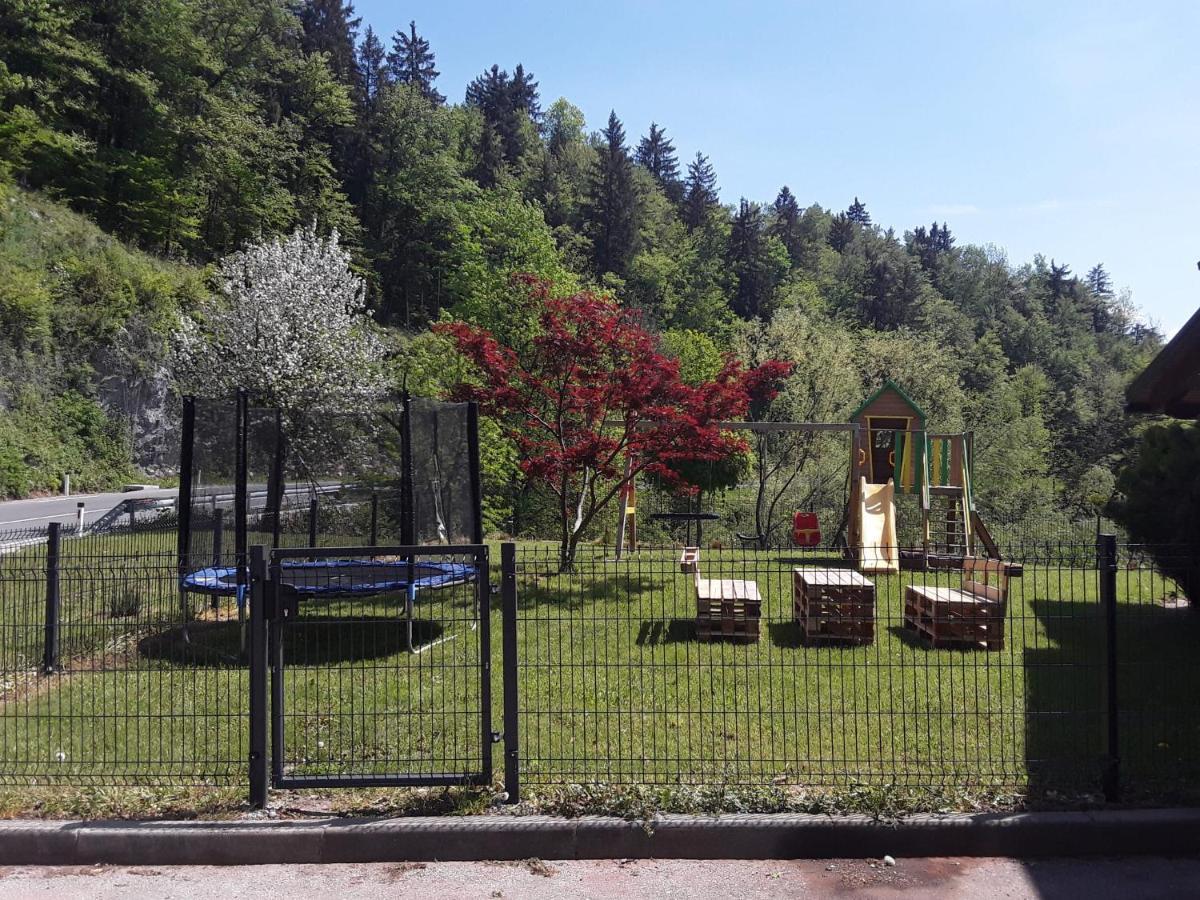 Apartmaji Tisa In Zana Rovte Exteriör bild
