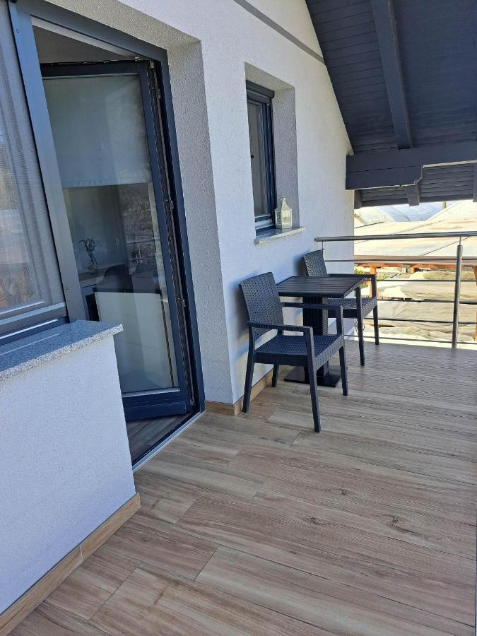 Apartmaji Tisa In Zana Rovte Exteriör bild