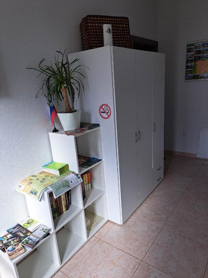 Apartmaji Tisa In Zana Rovte Exteriör bild